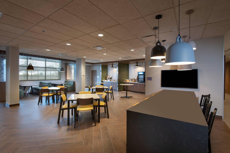 Food & Drinks 5, Fairfield Edmonton International Airport, Division No. 11