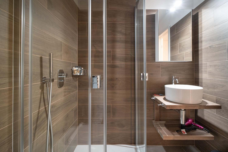 Bathroom 3, Relais Lucomagno, Blenio