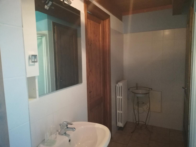 Bathroom 3, Rifugio Monte Zeus, Verbano-Cusio-Ossola