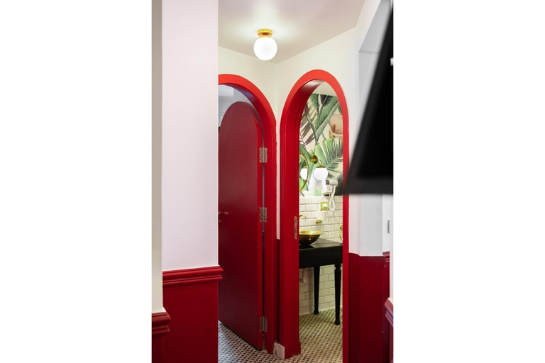 The Red-Hot Retro 2BDR Apt Cairo's Downtown, Qasr an-Nil