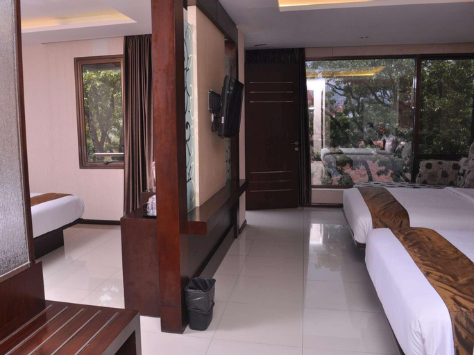 Bedroom 13