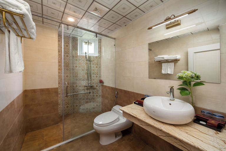 Bathroom 5, Sapa Praha Hotel, Sa Pa