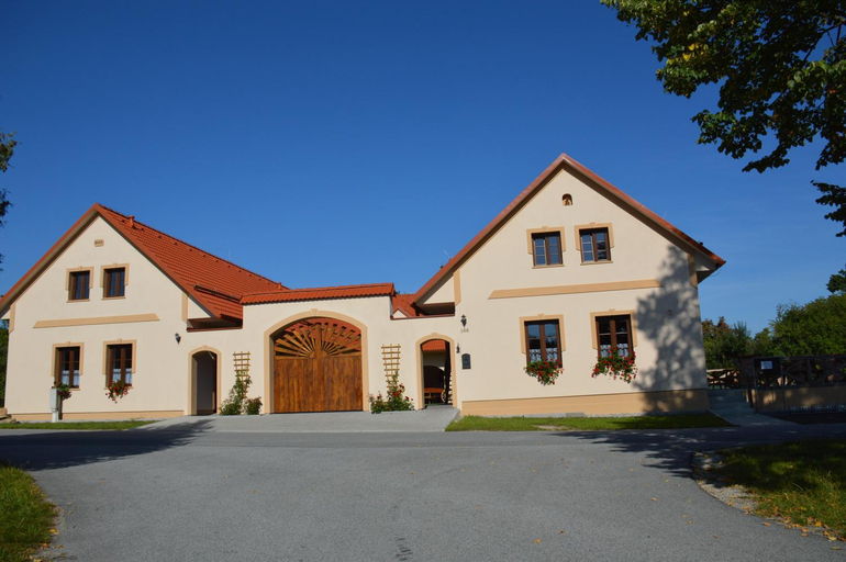 Others 5, Penzion U podkovare, Jindřichův Hradec