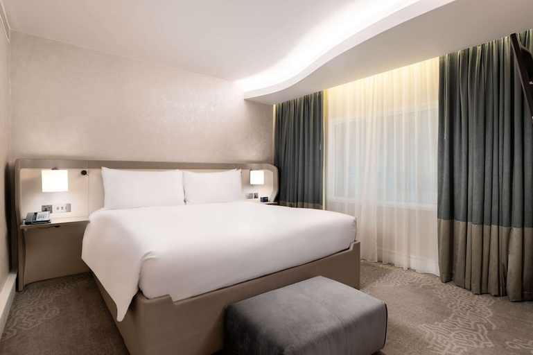 Bedroom 2, Hilton London Heathrow Airport, London