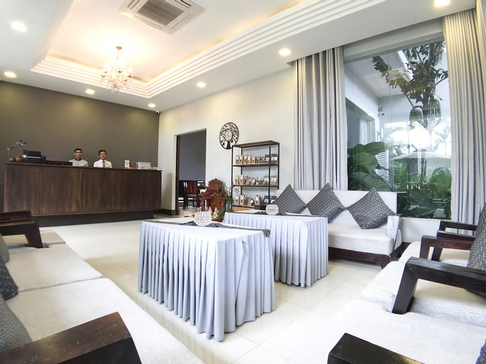 Food & Drinks 5, Hotel Five.S, Kampong Bay