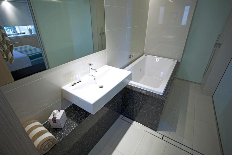 Bathroom 3, Seahaven Resort, Noosa - Noosa-Noosaville