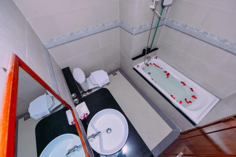 Bathroom 2, Sky Palace Boutique Hotel, Svay Pao