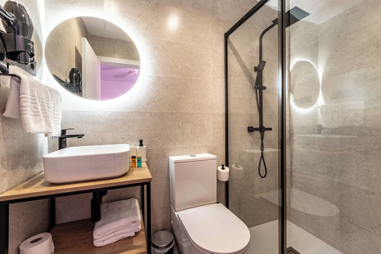 Bathroom 4, Arenal Suites Bilbao, Vizcaya