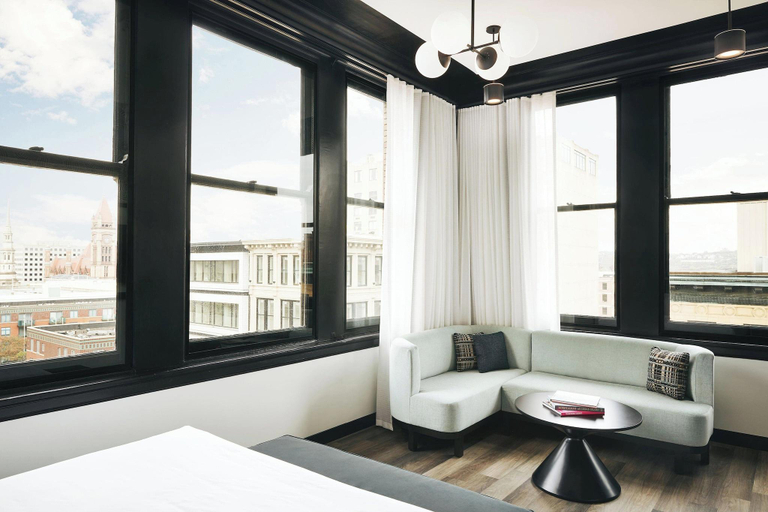 Bedroom 2, Kinley Cincinnati Downtown, a Tribute Portfolio Ho, Hamilton