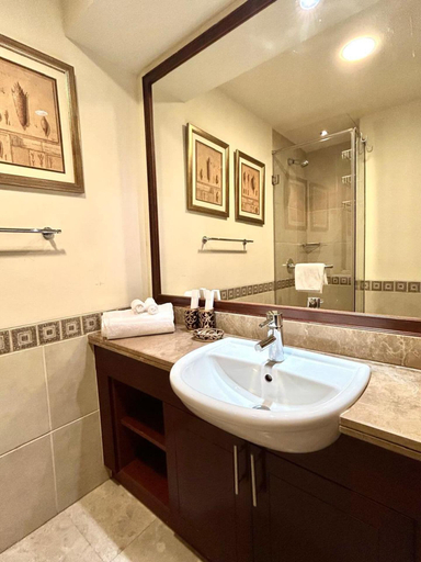 Bathroom 5, Spacious 2BR in Palm Jumeirah, Dubai