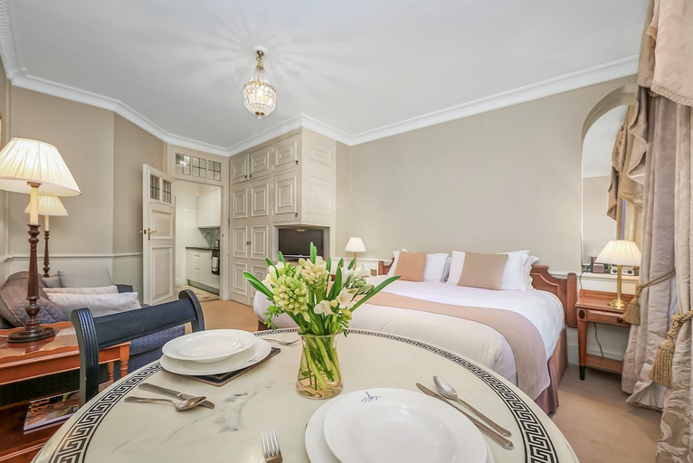 Bedroom 3, Curzon Street by Mansley, London