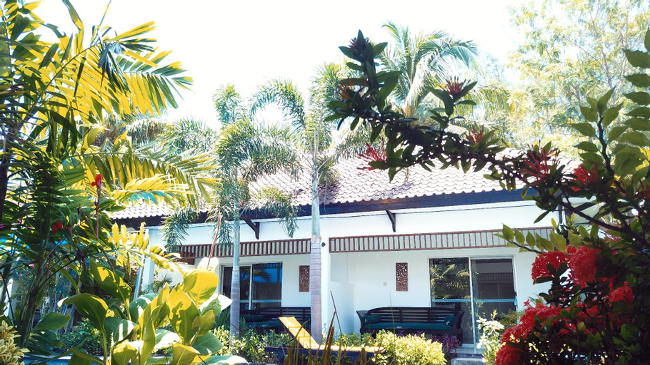 Exterior 6