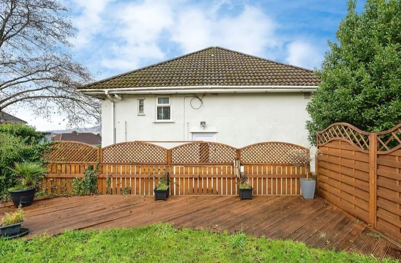 Exterior & Views, Crynallt Road Apartment - Neath, Neath Port Talbot