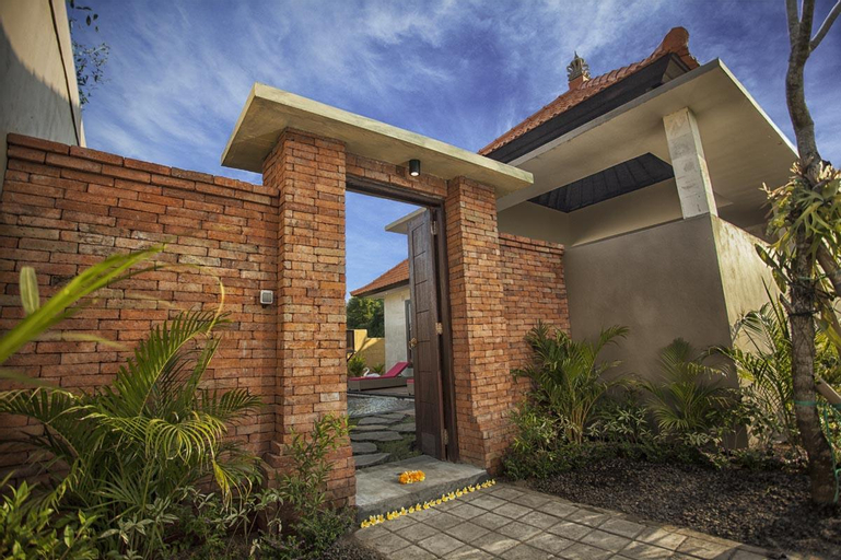 Exterior 4