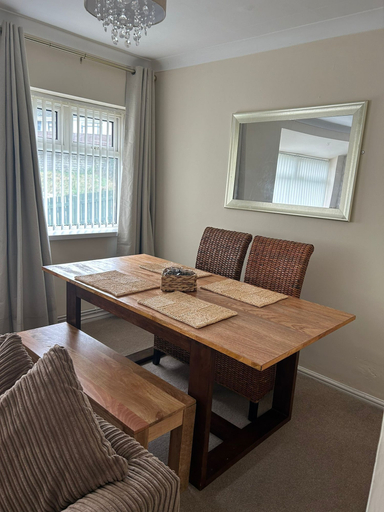 Others 5, Crynallt Road Apartment - Neath, Neath Port Talbot