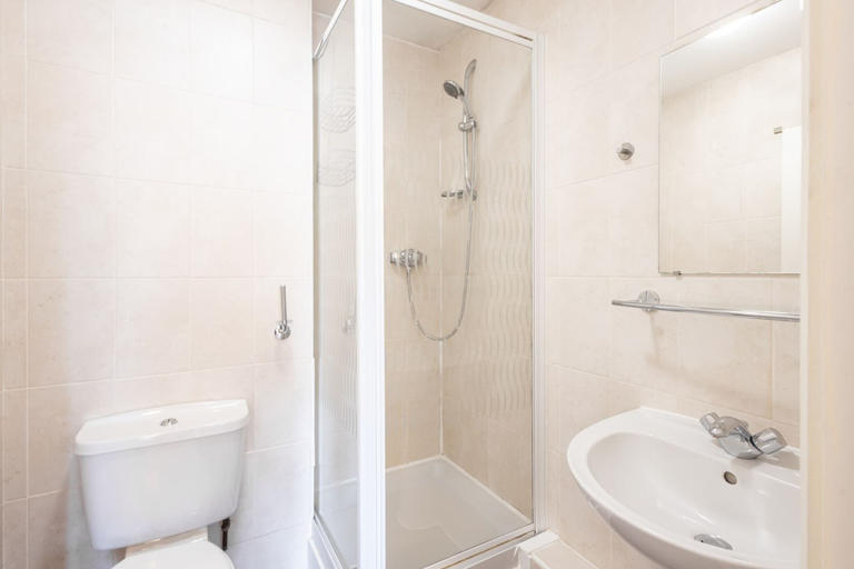 Bathroom 3, Host Stay St Andrews Court, Durham