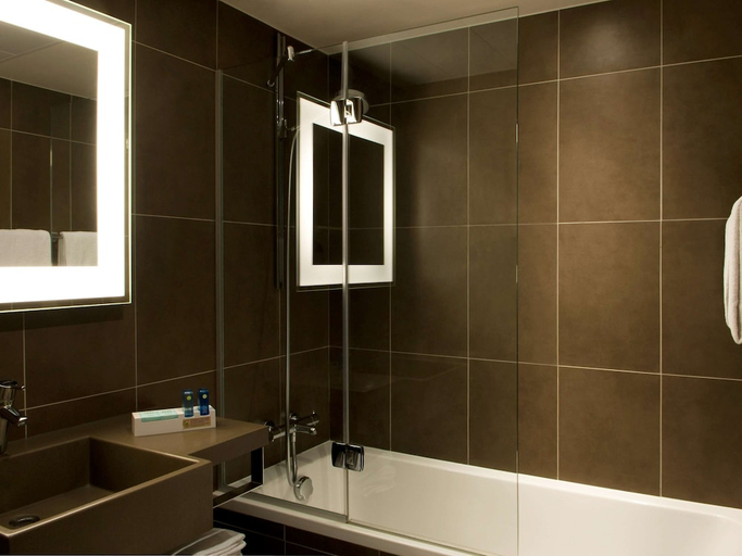 Bathroom 4, Novotel London Blackfriars, London