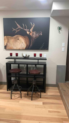 Others 2, Romantic Luxury Retreat with Private Sauna & Spa, Pet Friendly, Elkside Hideout B&B, Division No. 15