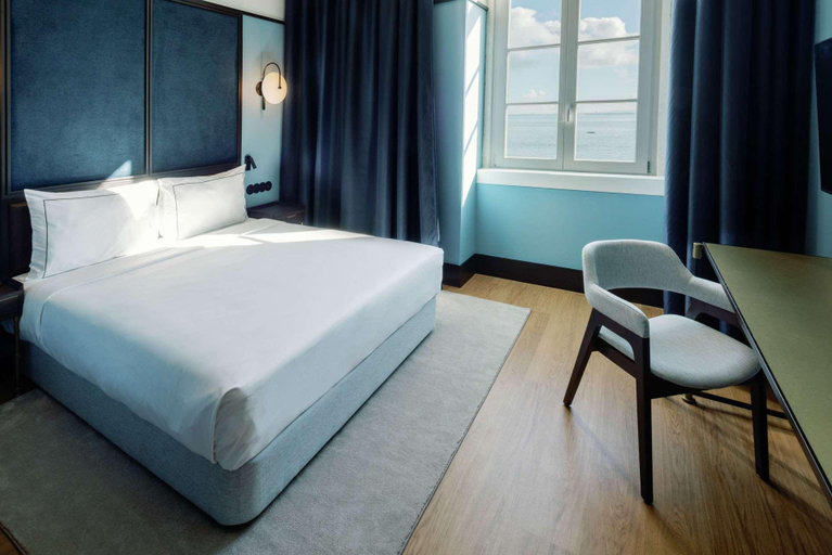 Bedroom 2, The Editory Riverside Santa Apolonia Hotel, Lisbon