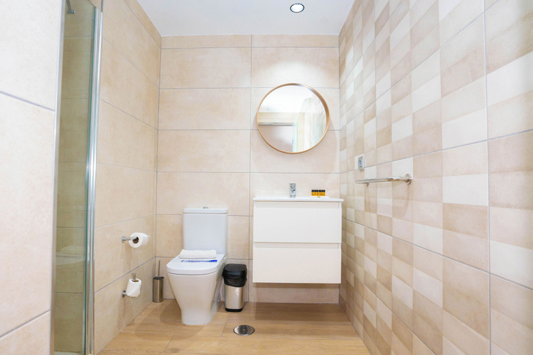Bathroom 4, Sholeo Lodges La Cicer Flats, Las Palmas