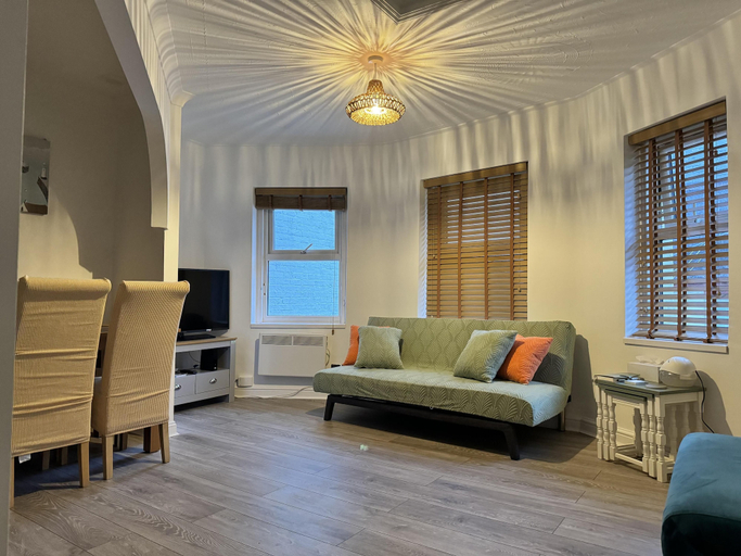 Living area 3, Purbeck Inn Apartment in Bournemouth Town Centre, Poole