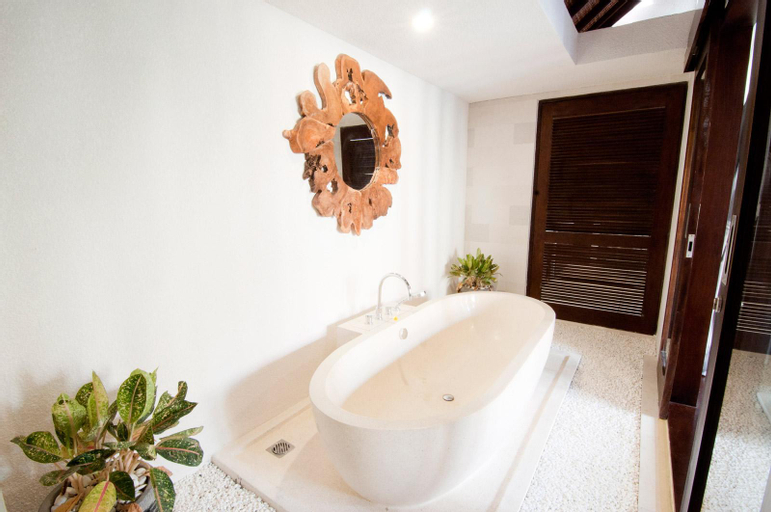 Bathroom 9