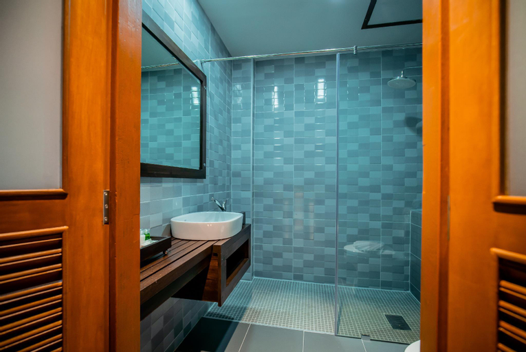 Bathroom 25