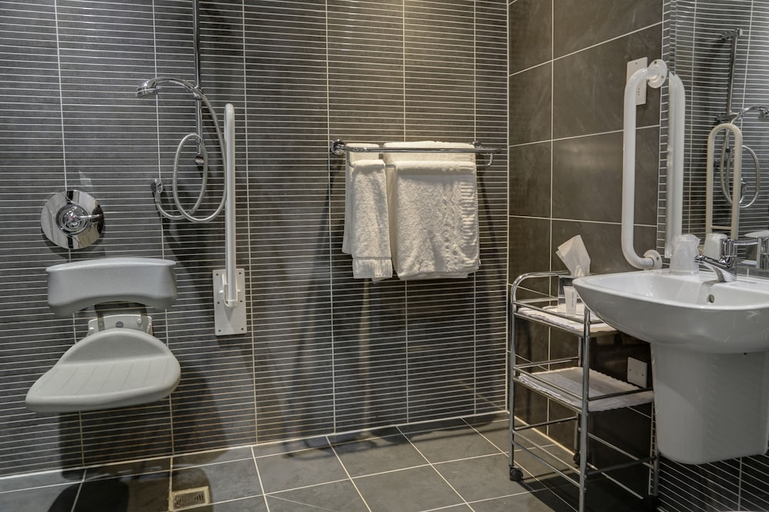 Bathroom 4, Linton Lodge Hotel, BW Signature Collection, Oxfordshire