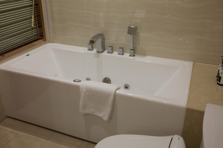 Bathroom 4, Madison Hotel Shanghai Hongqiao Hub, Shanghai