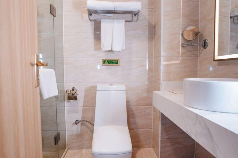 Bathroom 3, Vienna Hotel (Chibi Gaotiezhan), Xianning