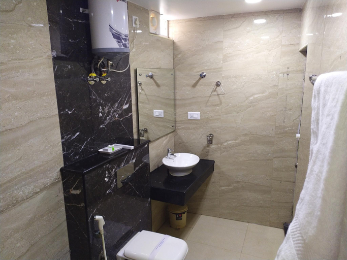 Bathroom 12