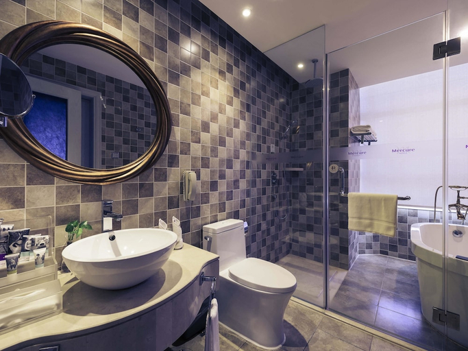 Bathroom 4, Mercure Xiamen Exhibition Centre, Xiamen