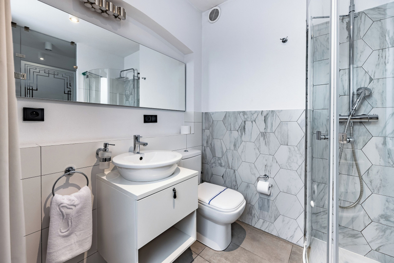 Bathroom 3, RentPlanet - Apartamenty Rybaki, Poznań City