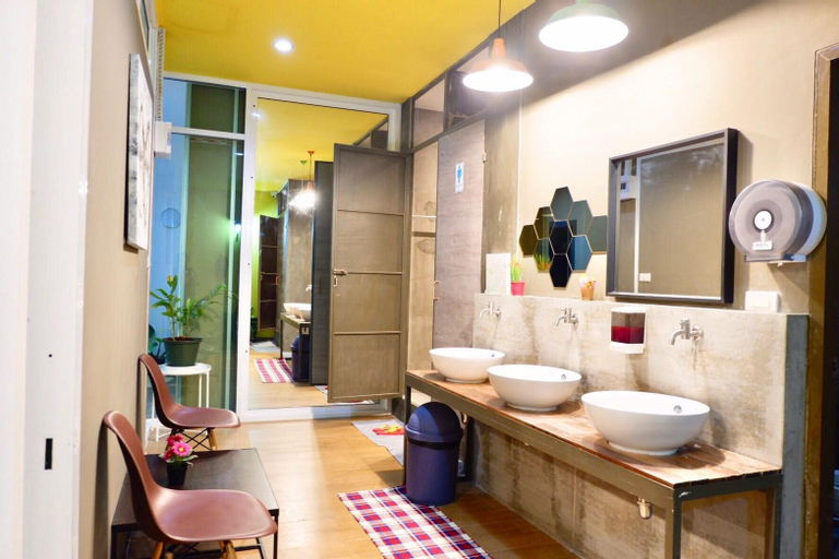 Bathroom 4