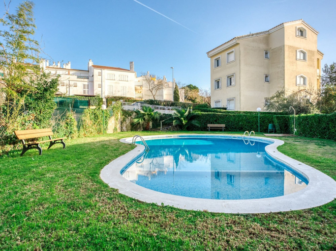 Pool 2, Belvilla by OYO Sa\"agara3 Beach Apartment, Girona