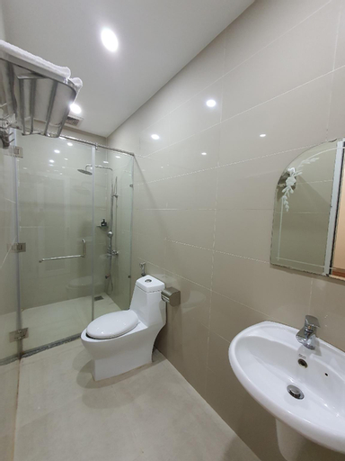Bathroom 14