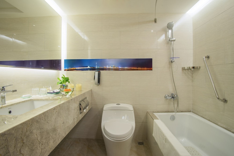Bathroom 5, Metropark Hotel Macau, Macao
