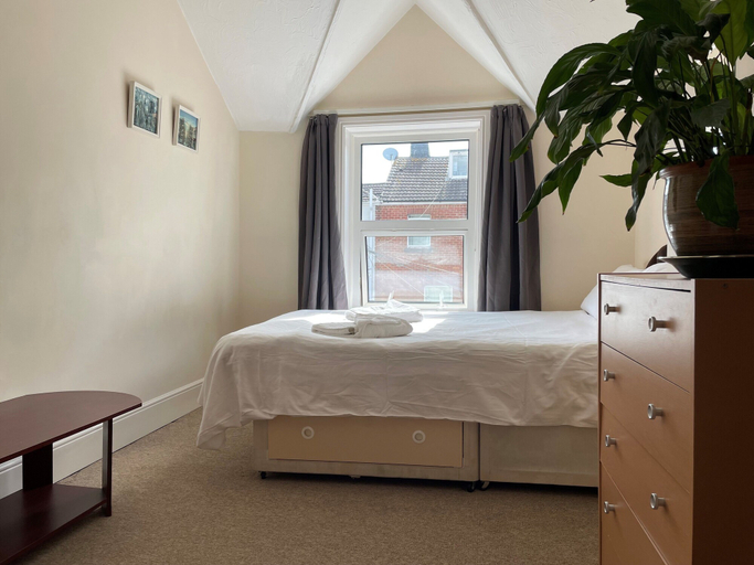 Bedroom, St Michael's Holiday Home, Poole