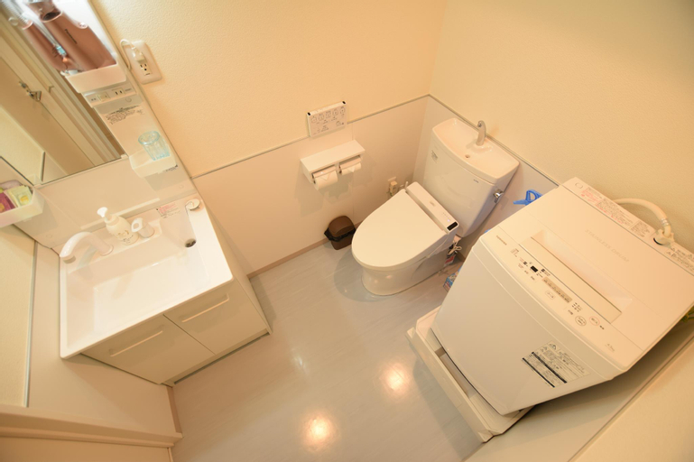 Bathroom 14
