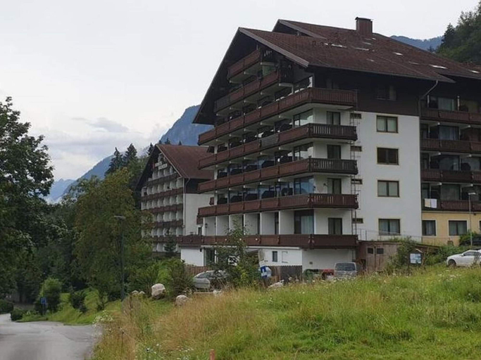 Exterior & Views 2, Cosy Holiday Home in bad Goisern With Balcony, Gmunden