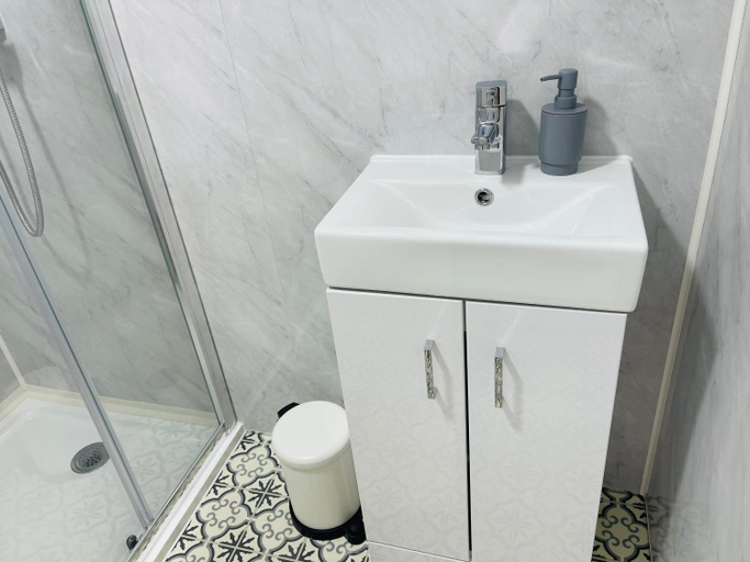 Bathroom 3, Riverside Suite Room Docklands E14, London