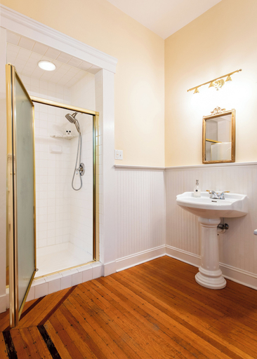 Bathroom 3, DuPont Mansion Bed & Breakfast, Jefferson
