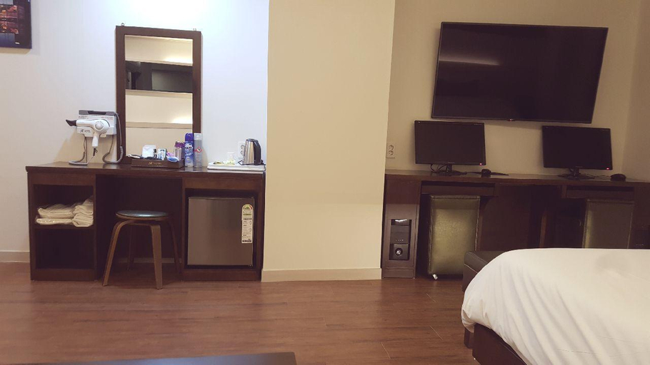 Bedroom 3, H  Hotel, Jung