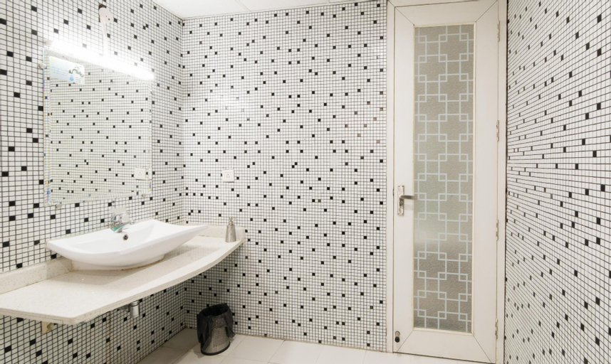 Bathroom 9