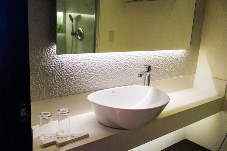 Bathroom 4, Home Crest Hotel, Davao City