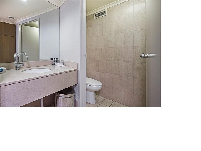 Bathroom 10
