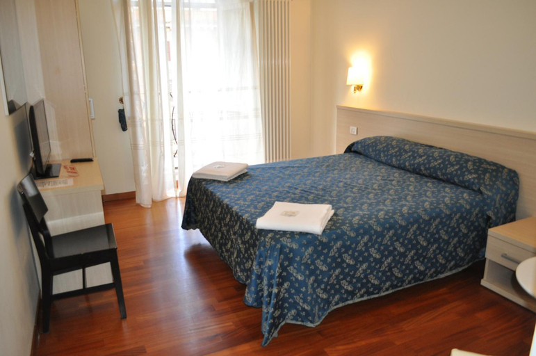 Others 4, Karina Suite, Roma