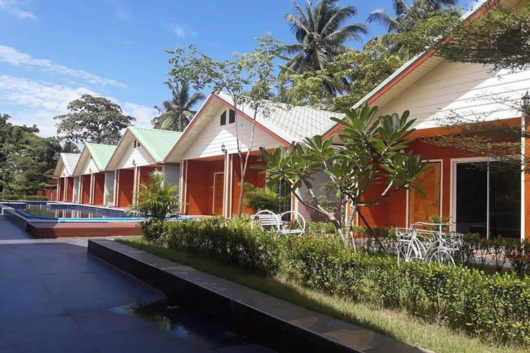 Exterior & Views 27