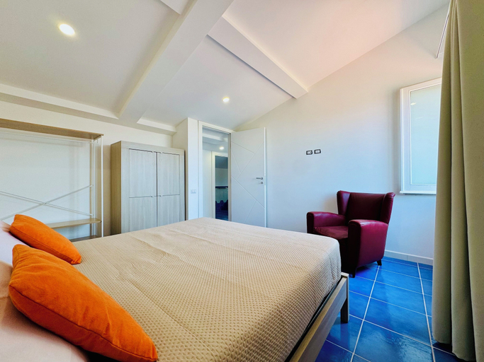 Room 2, YourHome - La Famiglia Apartment, Napoli