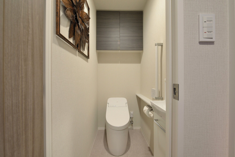 Bathroom 3, Branchera naha akebono premist R69, Naha